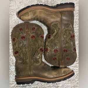 Embroidered women’s steel toe work boots